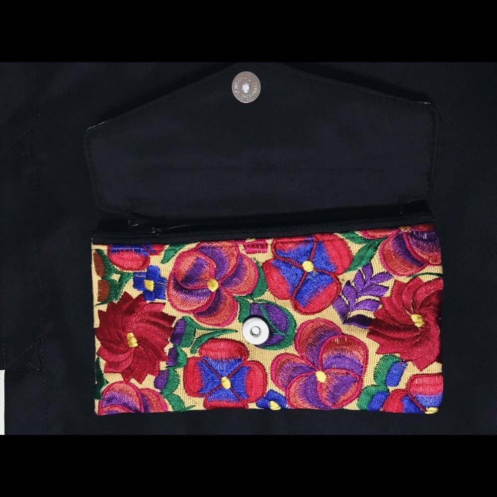 purses - Picture 4 of 8